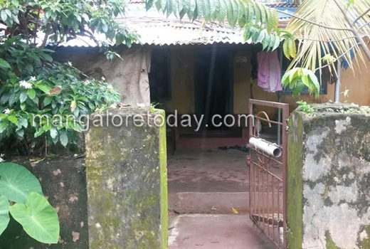 Mangaluru : Gang of 5 barge into lone woman’s house at Bondel; rob cash, gold 1